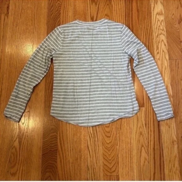 Like New GAP Feather Long Sleeve Striped Tee- Gray and White, Size Large - Picture 8 of 8